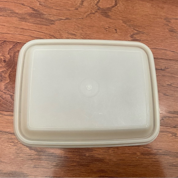 Tupperware Lunchbox Red Rectangle - Picture 4 of 5